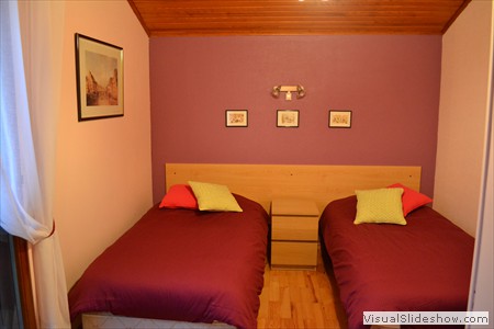 Bedroom N3 with 2 beds on wheels